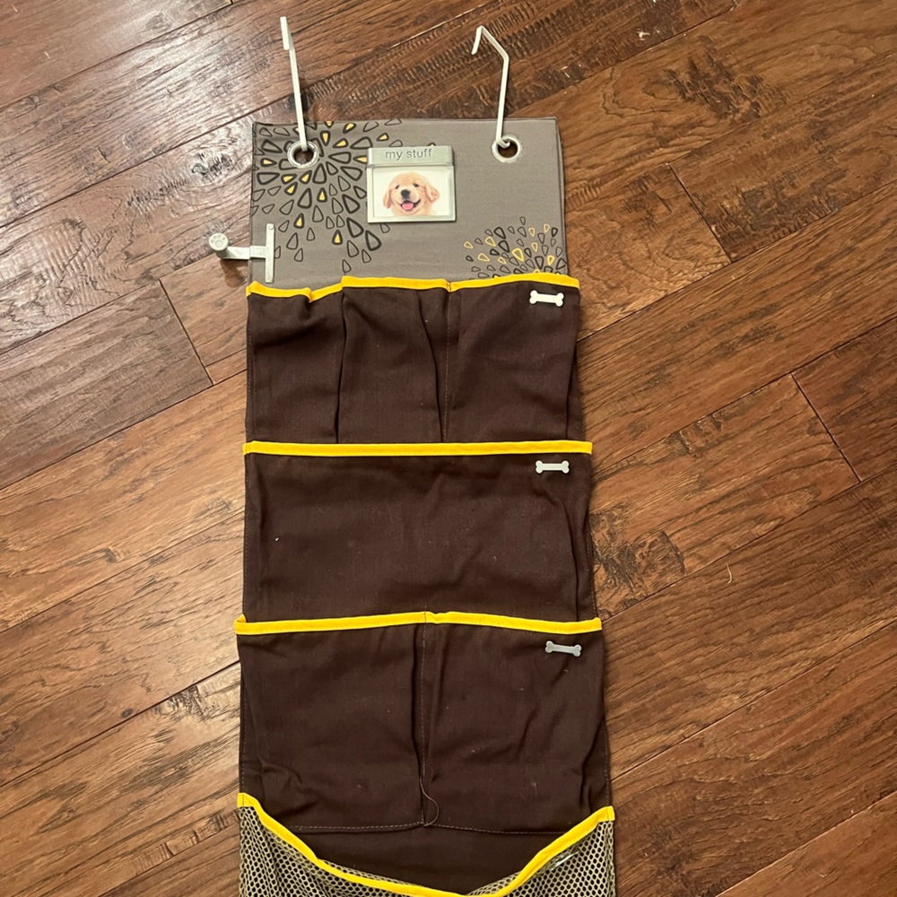 Animal planet my stuff dog pet hanging organizer & storage. Minor rusting shown
